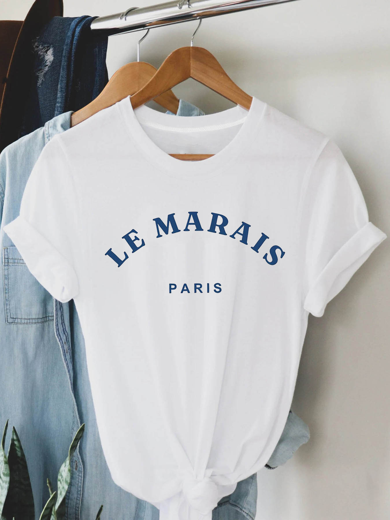 Street Fashion In Paris - เสื้อยืดกราฟิก 