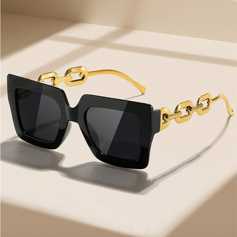 Street Fashion Photography - 1 ชิ้นผู้หญิงสแควร์ขนาดใหญ่กรอบแว่นตากันแดด UV400 Twist Chain แฟชั่น