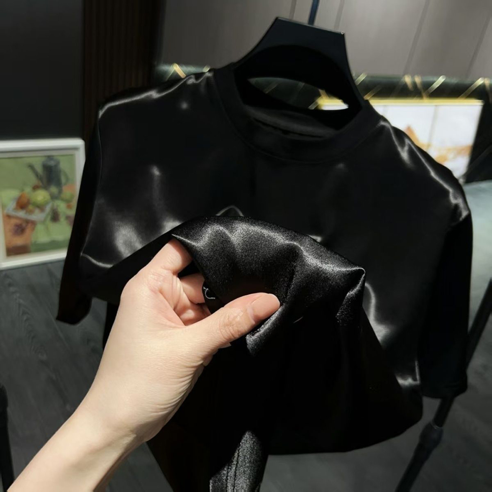 ชุดเซ็ตเสื้อยืดและกางเกงผ้าซาต - Street Fashion Male บทวิจารณ์และราคา